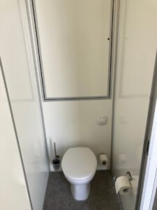 Toilettenwagen Innenansicht - Toilette