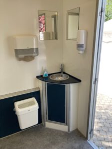 Toilettenwagen Innenansicht - Waschbecken