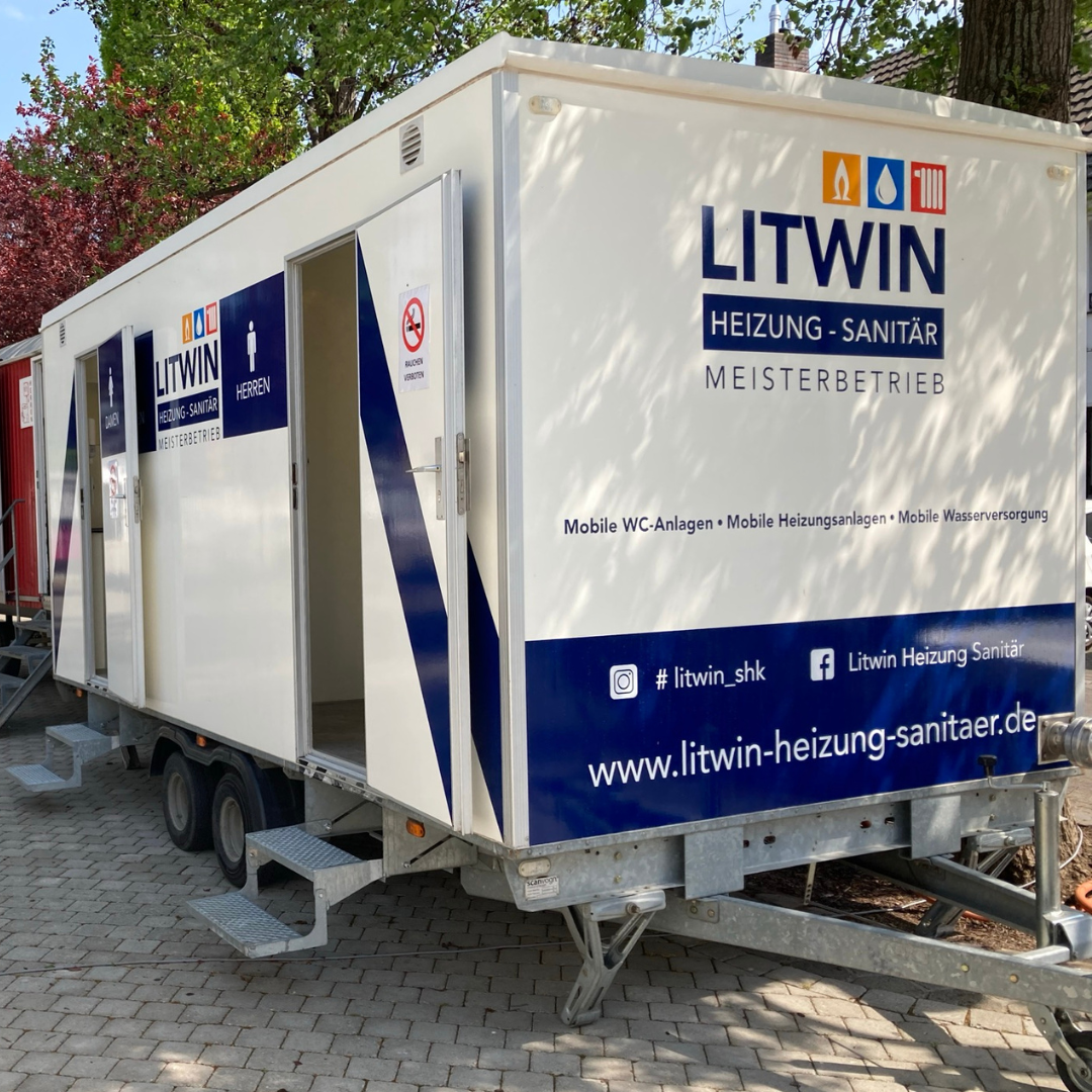Toilettenwagen mit Damen und Herren-WCs der Litwin Heizung Sanitär GmbH